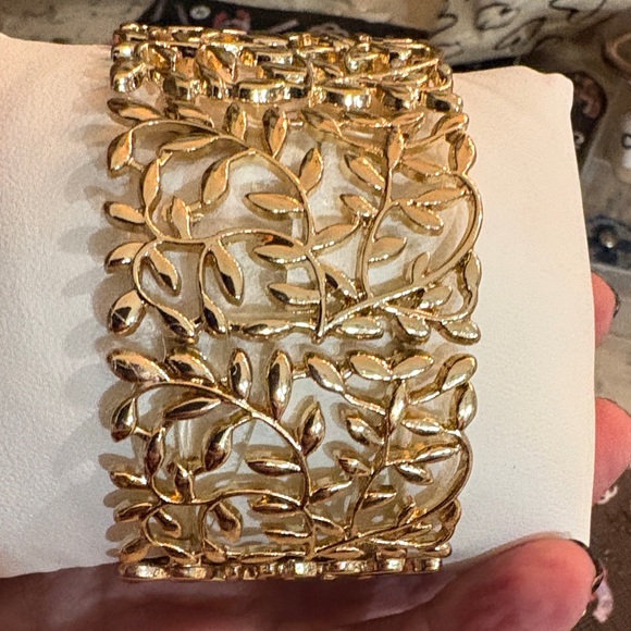 Chic Black and Gold Bracelet SAVED FOR MIRABELLA - Picture 5 of 6